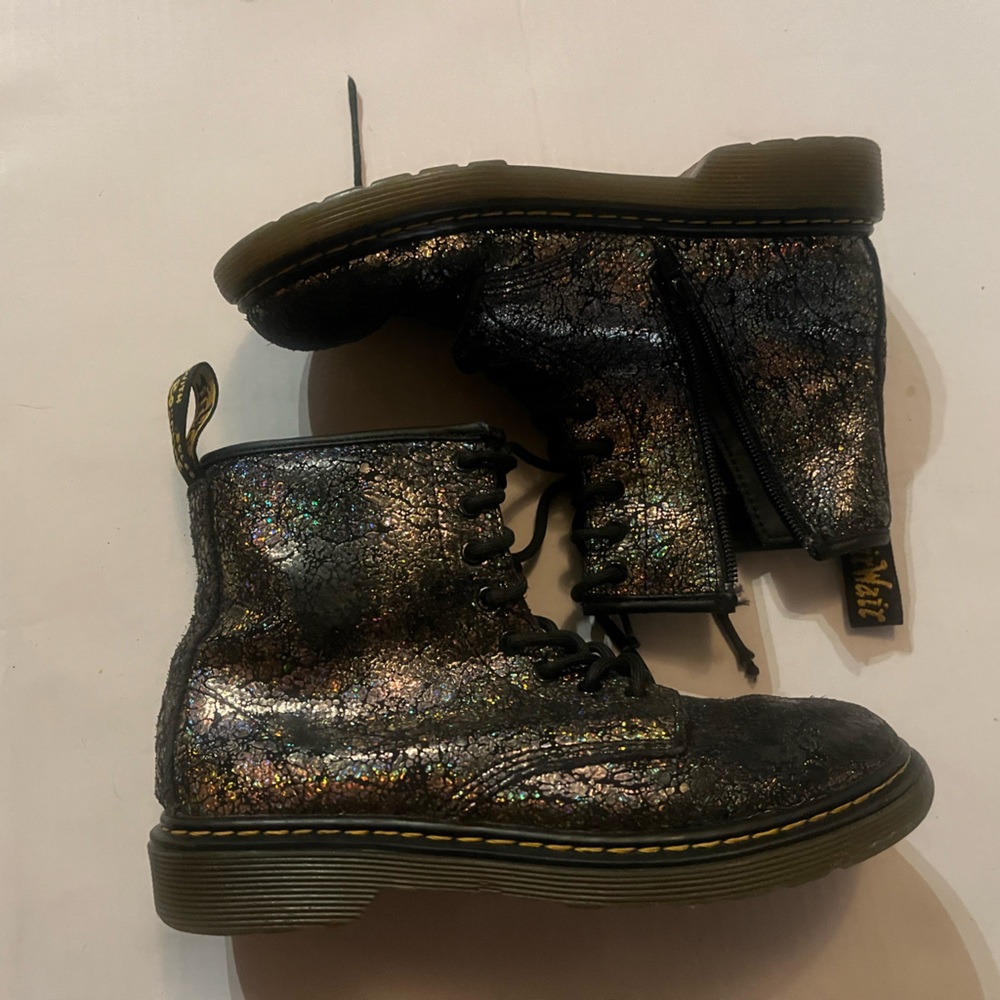 Dr. Martens Pascal 1460 Iridescent Crackle Black Boots
